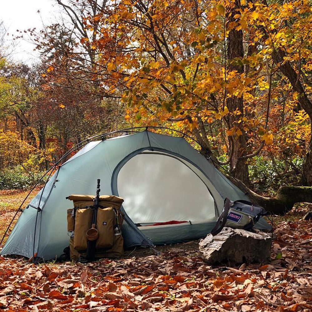 Camping de festival haut de gamme : tente de luxe épaisse et lumineuse